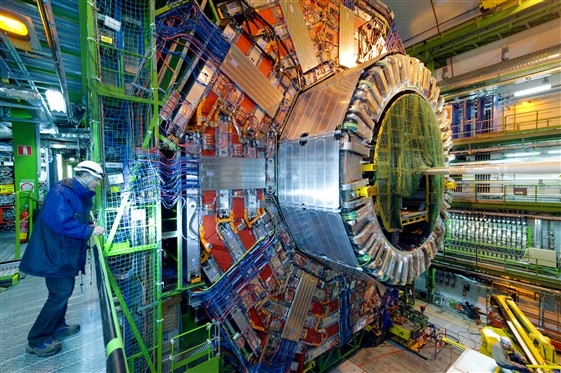 Stando ai nuovi dati del CERN qualcosa nella nostra fisica non quadra