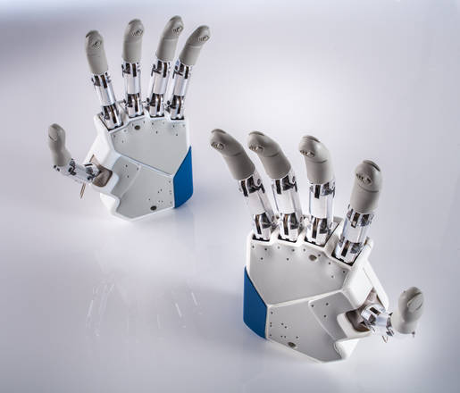 Nuove mani bioniche, più controllo e tatto
