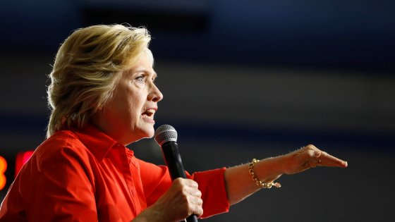 Clinton attacca Mosca: "Intelligence russa dietro furto mail al comitato Dem"