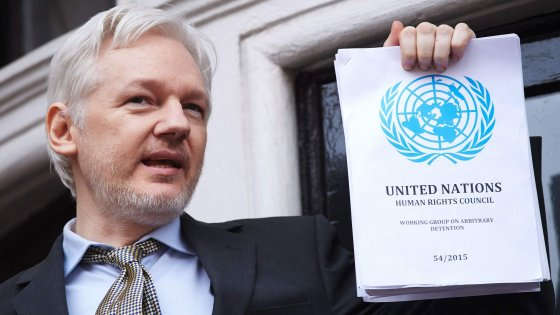 Usa, "Assange aiuta la Russia". L'attacco del Nyt al fondatore di Wikileaks