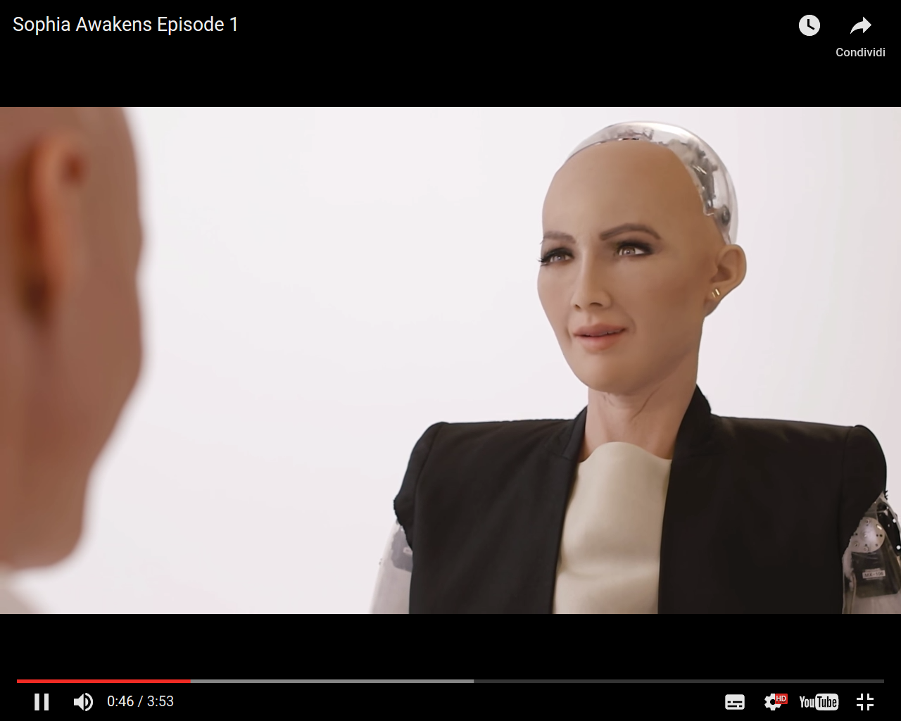 Sophia, il primo robot dialogante con intelligenza artificiale