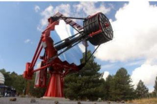  Il telescopio prototipale del progetto ASTRI, con diametro di 4 metri (che lo rende attualmente il più grande telescopio a specchi nella banda del visibile sul suolo italiano), si trova nella stazione osservativa dell’INAF Osservatorio Astrofisico di Catania, a Serra La Nave, sull’Etna, dov’è stato installato nel 2014
