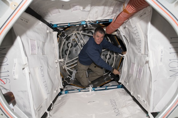Paolo Nespoli all'interno del BEAM. | NASA