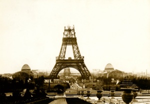 La Tour Eiffel in costruzione, nell'ottobre del 1888. | ADOC-PHOTOS / ADOC-PHOTOS