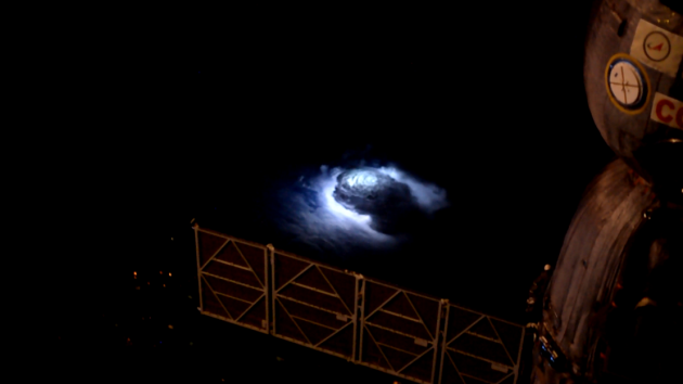 Una nube temporalesca fotografata dalla Iss.|ESA