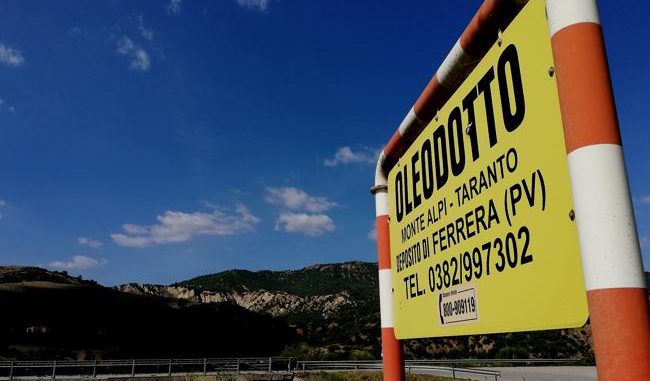 Aliano (Matera). Sul fondovalle del fiume Sauro l’oleodotto verso la raffineria di Taranto