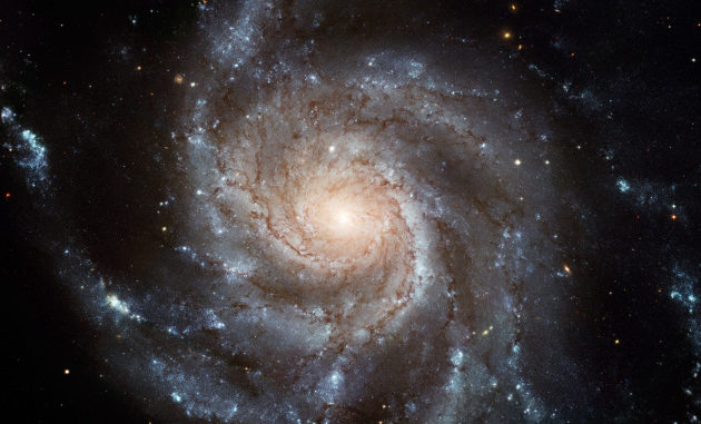 La Galassia Girandola, un bell'esempio di galassia a spirale tanto bella quanto problematica dal punto di vista dell'interpretazione della sua coesione. Forse però c'è una spiegazione semplice che pare non avere bisogno della materia oscura.|Nasa / Hubble
