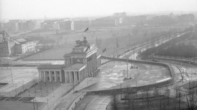 29 anni fa cadeva il muro di Berlino