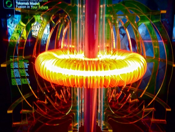 Stabilizzare il plasma nei reattori a fusione con lo studio del Sole