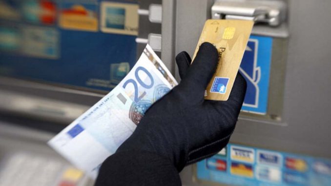 Minorenne clonava carte di credito per milioni di dollari Minorenne clonava carte di credito per milioni di dollari