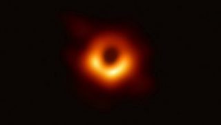 La prima foto di un buco nero di Davide Castelvecchi / Nature