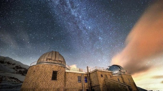 L’osservatorio di Campo Imperatore, sovrastato dalla Via Lattea. Fonte: Inaf Teramo