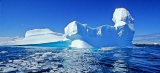  Iceberg staccatosi dall'Antartide e alla deriva (©Biosphoto/AGF) 