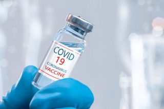 Un vaccino contro la CoViD-19, il Santo Graal della medicina moderna. | SHUTTERSTOCK