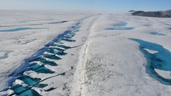 Caldo nell'Artico, collassa una piattaforma di ghiaccio grande come Manhattan
