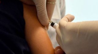 Coronavirus, Aifa autorizza la sperimentazione in Italia del vaccino ReiThera