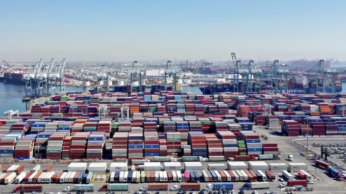 Container nel porto di Los Angeles (Dean Musgrove, Los Angeles Daily News/SCNG)