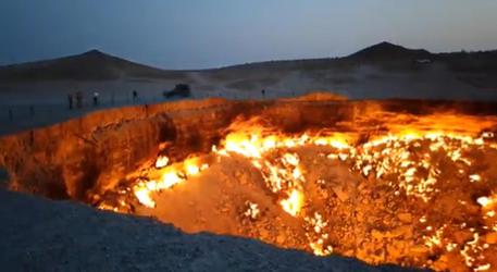 Turkmenistan spegnerà gas che brucia da 50 anni in cratere 