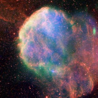 Immagine composita di IC 443. Crediti: Chandra X-ray: NASA/CXC/B.Gaensler et al; ROSAT X-ray: NASA/ROSAT/Asaoka & Aschenbach; Radio Wide: NRC/DRAO/D.Leahy; Optical: DSS