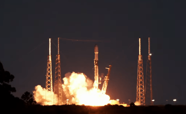 Il lancio del satellite Cosmo SklyMed con un Falcon 9, dalla base di Cape Canaveral (fonte: SpaceX) © ANSA/Ansa