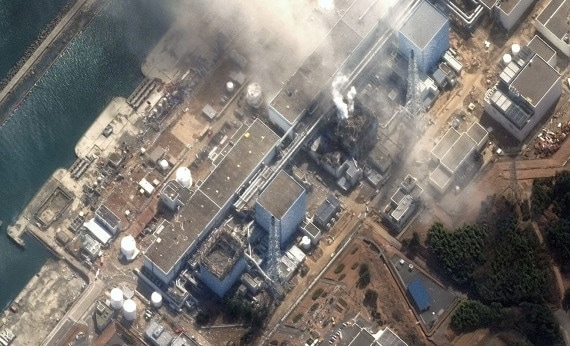 Seconda generazione La centrale di Fukushima dopo l'onda di tsunami.