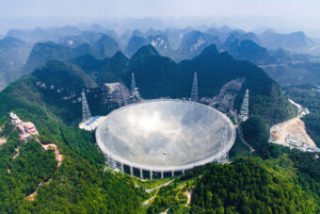 Il radiotelescopio cinese Fast – Five hundred meter Aperture Spherical Telescope. Crediti: Chinese Academy of Sciences