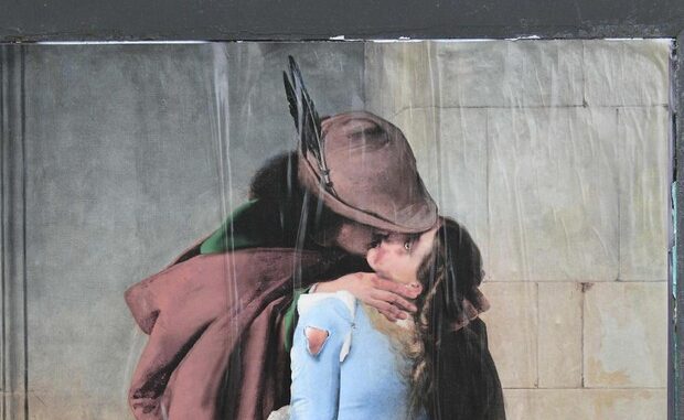 Il Bacio di Hayez in un murale di AleXsandro Palombo © ANSA