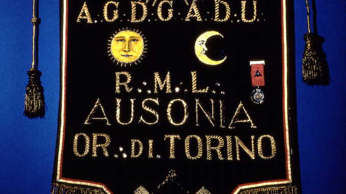 Il simbolo della loggia Ausonia di Torino, una delle più antiche d’Italia (©SILVIO FIORE/LAPRESSE)