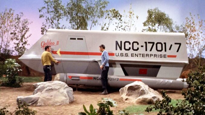 La navetta Galileo II (NCC-1701/7) appare nell’episodio di Star Trek , “The Way to Eden”. Nella foto William Shatner nei panni del capitano James T. Kirk e Leonard Nimoy nei panni del signor Spock. L’episodio è andato in onda originariamente il 21 febbraio 1969. Archivio fotografico CBS // Getty Images