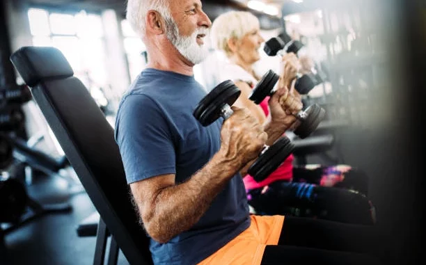 Attività Fisica Dopo i 50: Il Ruolo Chiave nella Preservazione Muscolare