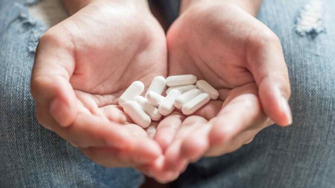 Avvelenamento da paracetamolo, quando assumere Tachipirina diventa un rischio per la salute | I sintomi da non sottovalutare