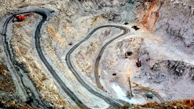 Le industrie minerarie russe distruggono l'Artico Polare