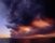 Sesto posto: l'eruzione del vulcano Oruanui. Avete presente il tipico paesaggio lacustre, con specchi d'acqua calma, quiete assoluta e bagnanti a mollo? Nulla di più lontano dal lago Taupo, in Nuova Zelanda. Il bacino sorge nella caldera del vulcano Oruanui, che eruttò circa 26 mila 500 anni fa raggiungendo il grado 8 del VEI. L'esplosione, 10 volte più potente di quella del Tambora, è conosciuta come una delle sole 47 eruzioni "mega-colossali" della storia della Terra e si pensa abbia contribuito, in parte, all'estinzione del moa (fam. Dinornithidae), un enorme uccello neozelandese (oltre 3 metri d'altezza), antenato di emù e casuari. Nella foto, il lago con alle spalle il Monte Ruapehu, durante un'eruzione del 1996.